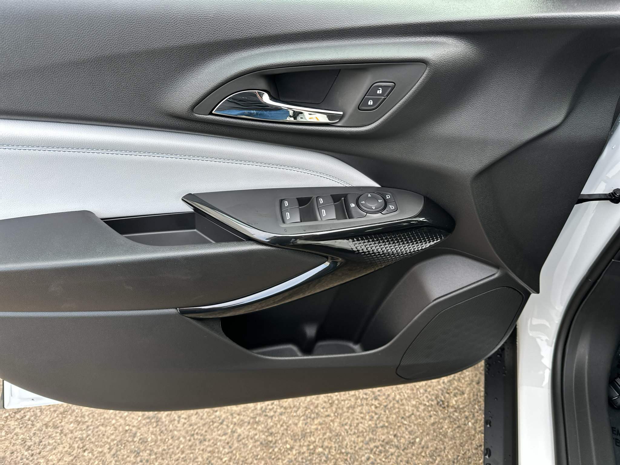 New 2026 Chevrolet Trax LT w/ LT Convenience Package FWD image 16