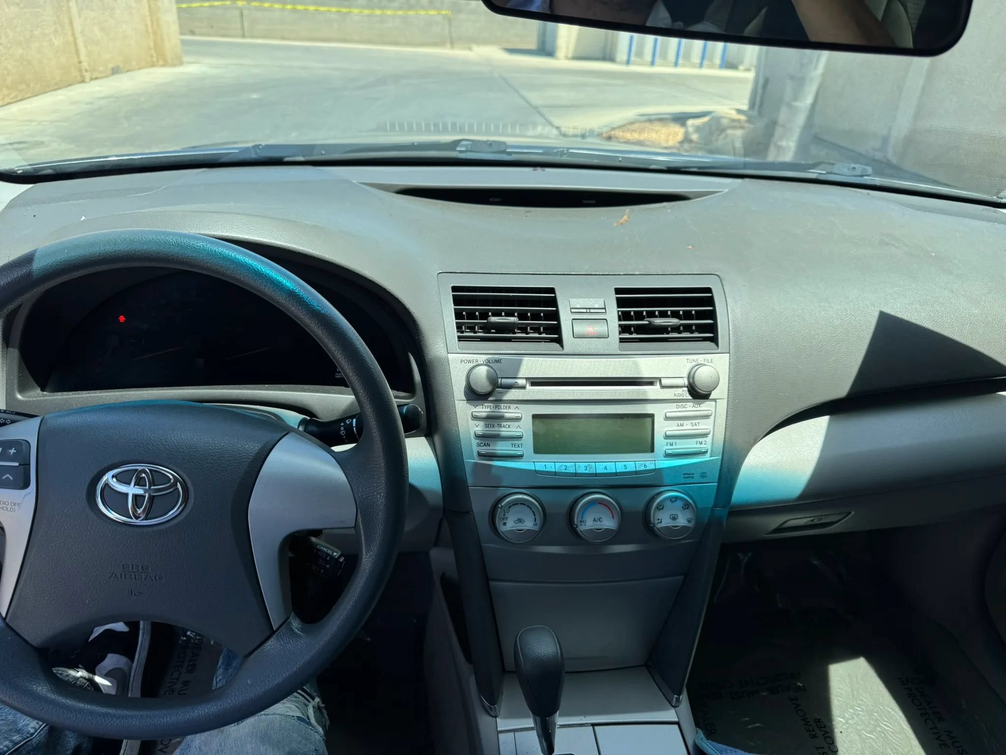 Used 2010 Toyota Camry LE FWD image 16