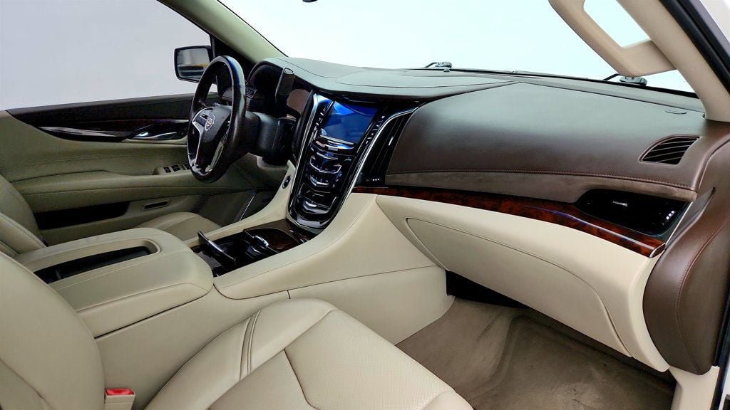 Used 2015 Cadillac Escalade Luxury AWD/4WD image 29