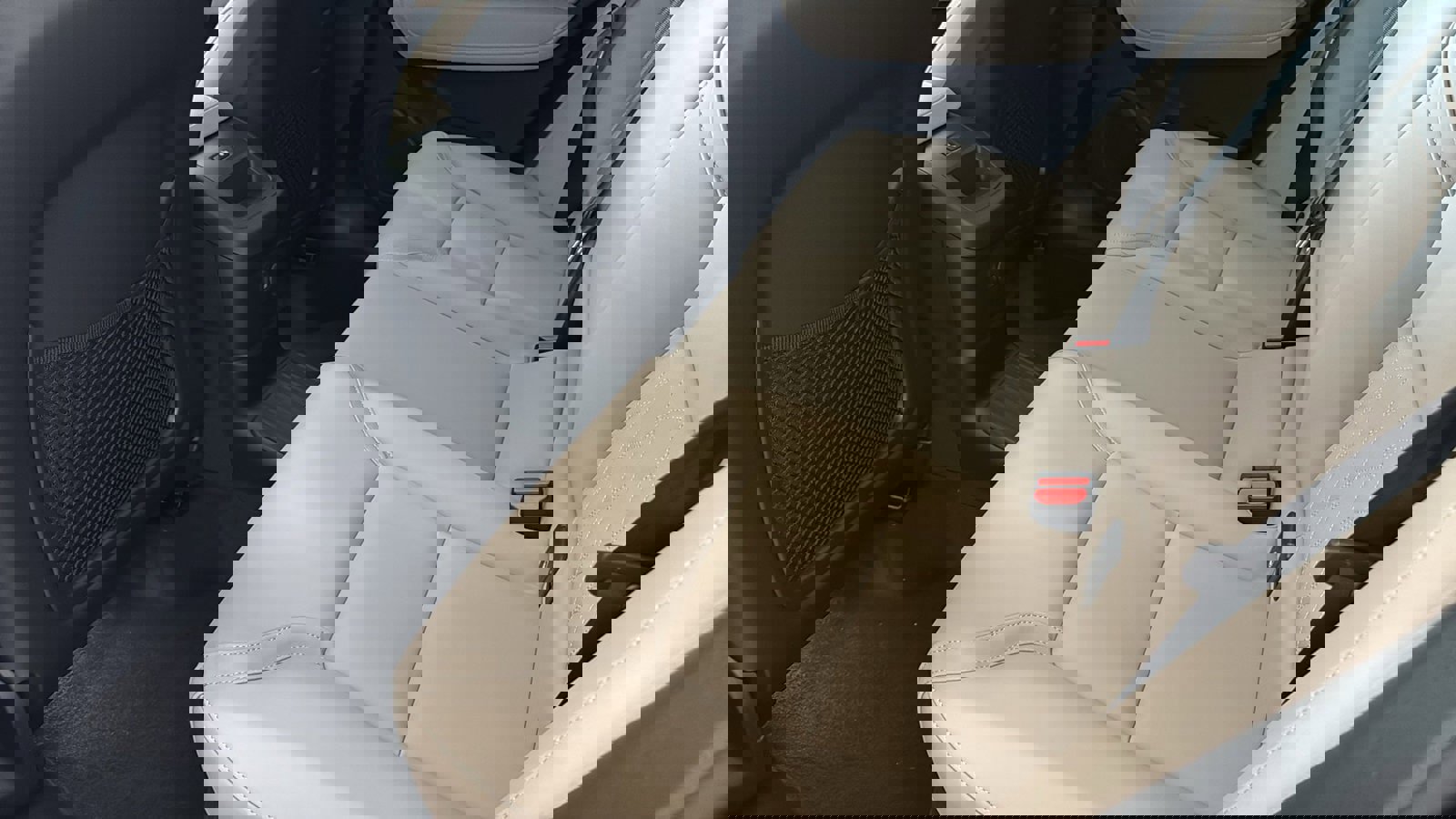 New 2026 Volvo XC60 T8 Plus w/ Protection Package Premier image 27