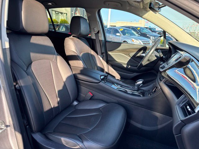 Used 2020 Buick Envision Essence AWD/4WD image 29