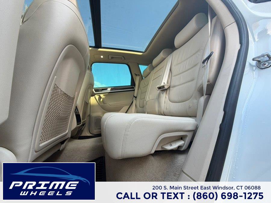 Used 2016 Volkswagen Touareg Lux AWD/4WD image 12