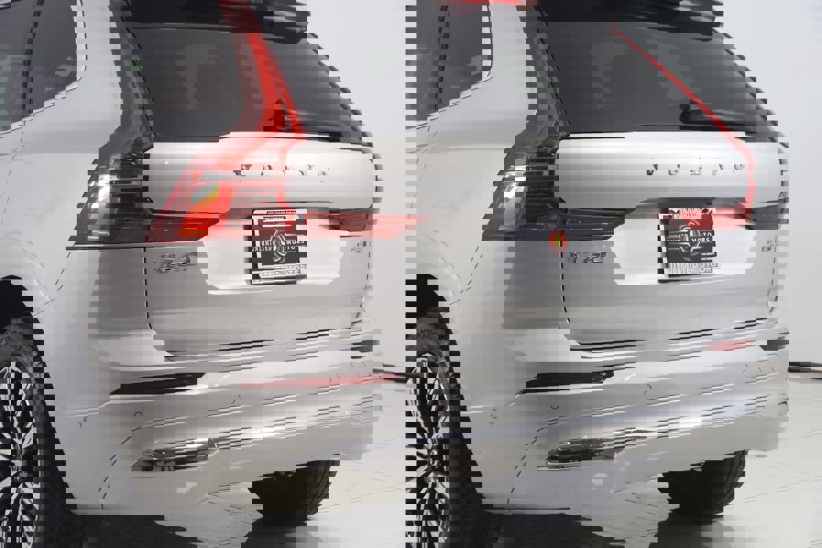 Used 2023 Volvo XC60 B5 Plus w/ Climate Package image 24