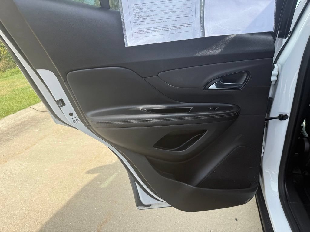 Used 2021 Buick Encore Preferred AWD/4WD image 13