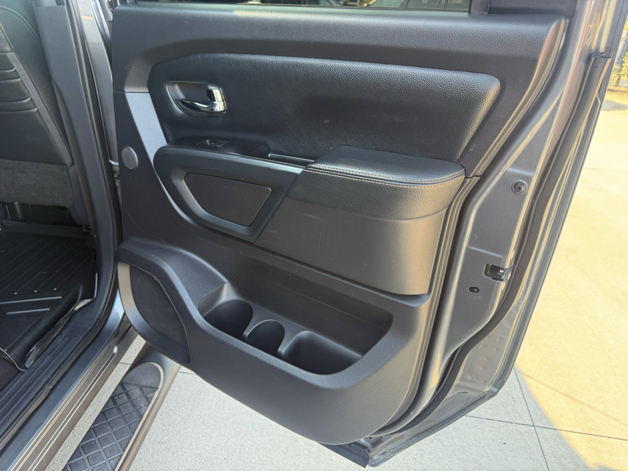 Used 2018 Nissan Titan Platinum Reserve image 18
