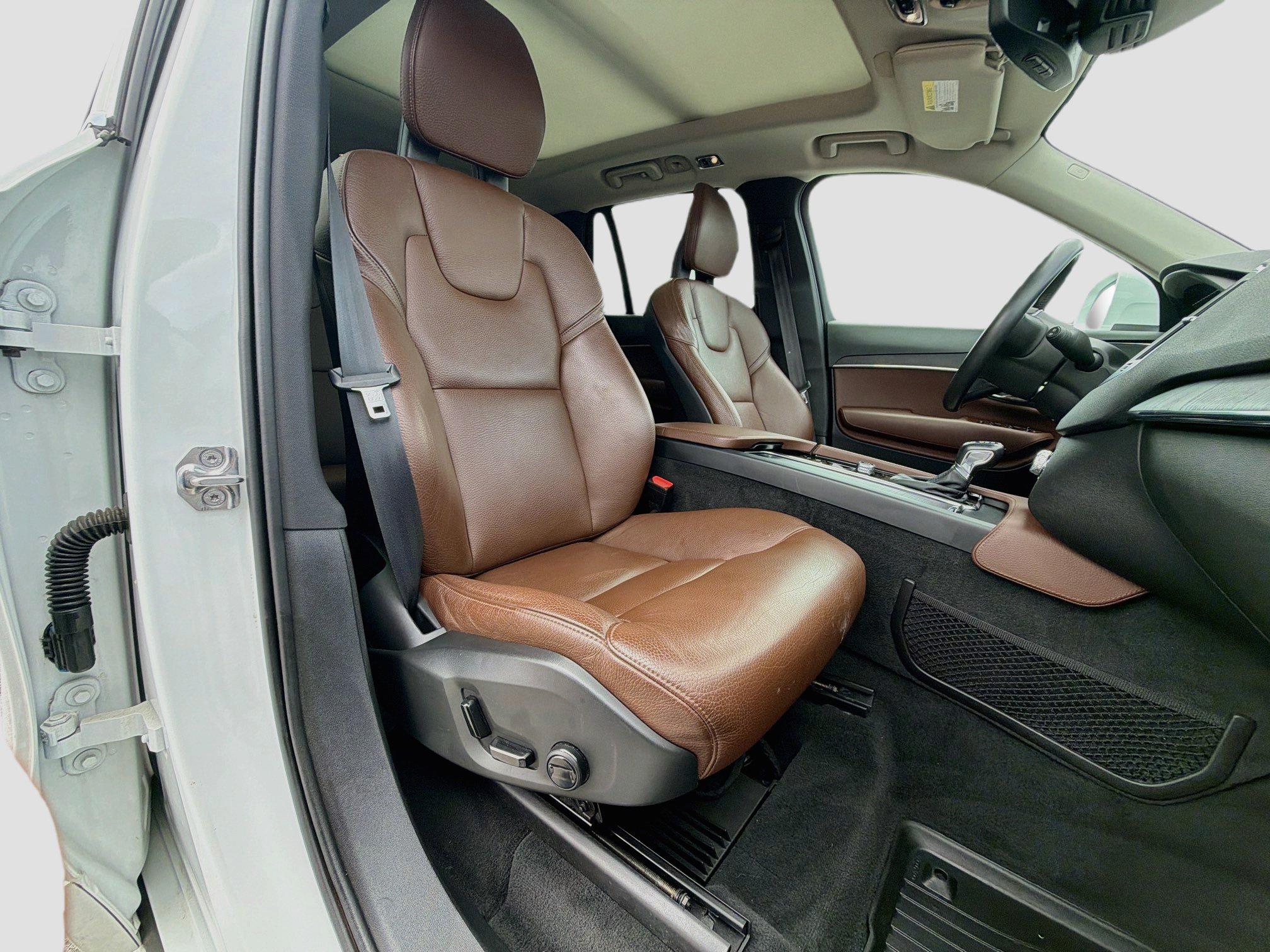 Used 2020 Volvo XC90 T6 Momentum w/ Protection Package Premier AWD/4WD image 16