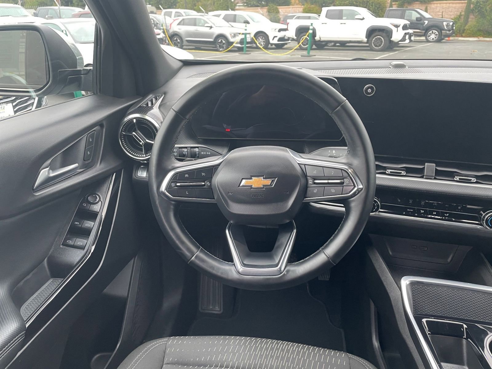 Used 2025 Chevrolet Equinox LT image 28