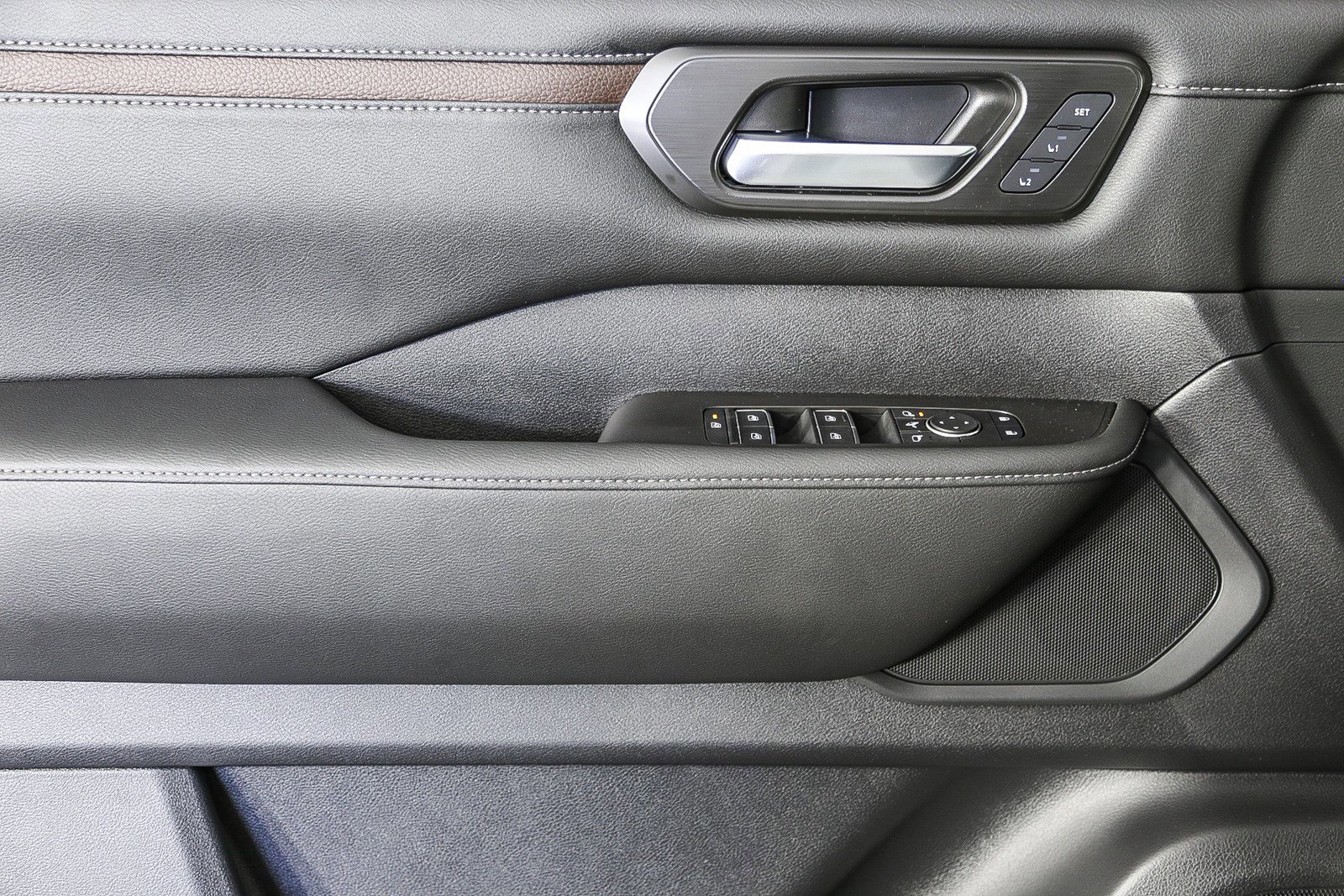 New 2025 Nissan Armada SL w/ Captain's Chari Seat Package image 25