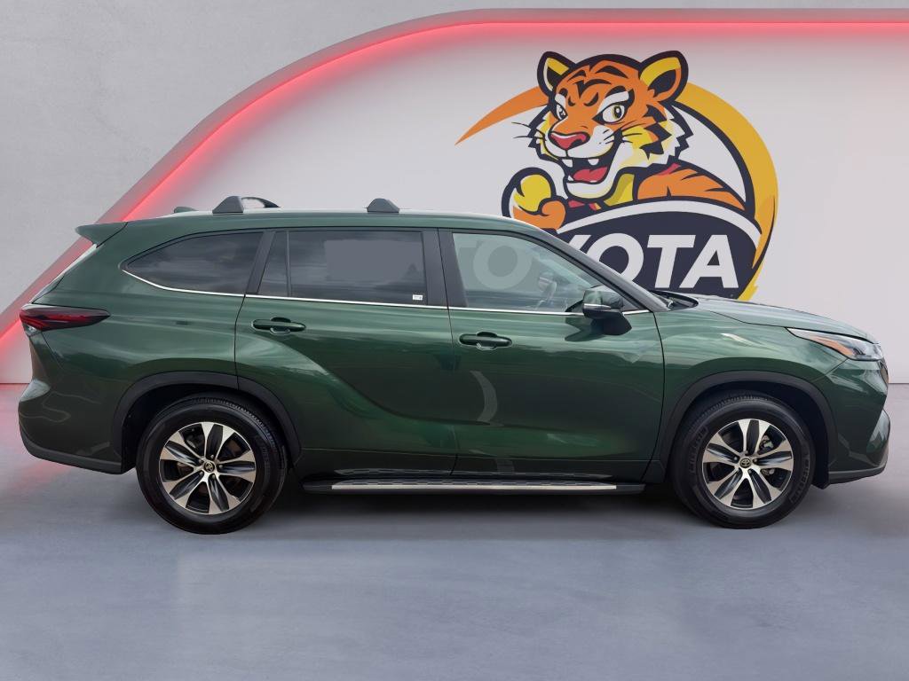 Certified 2025 Toyota Highlander XLE image 4