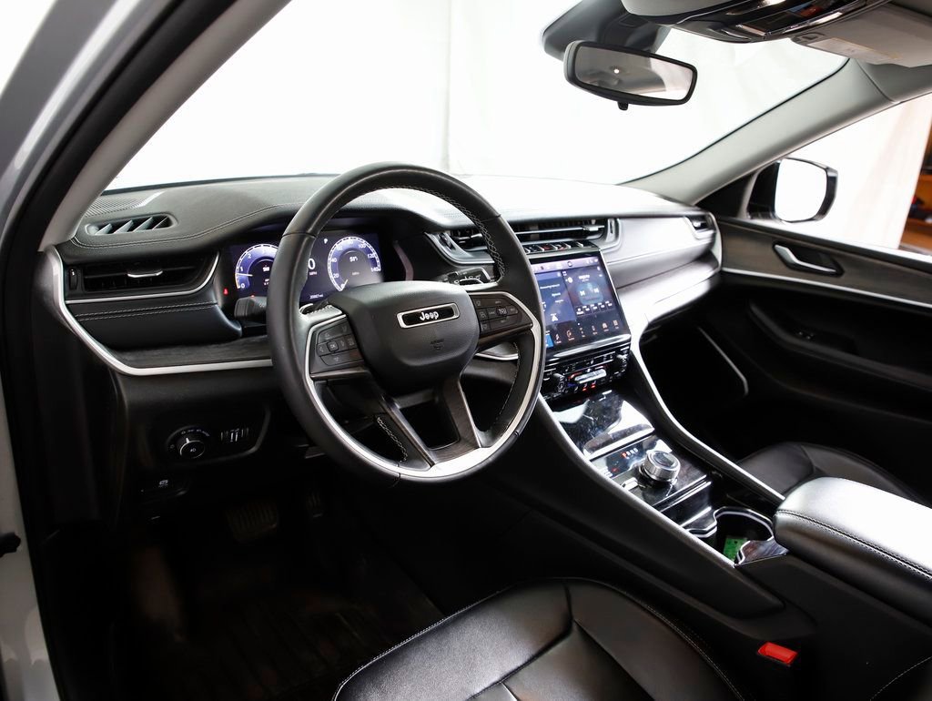 Used 2022 Jeep Grand Cherokee Limited AWD/4WD image 12