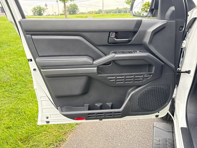 Certified 2025 Toyota Tacoma SR5 AWD/4WD image 27