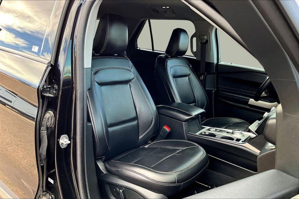 Used 2023 Ford Explorer XLT w/ Equipment Group 202A image 7