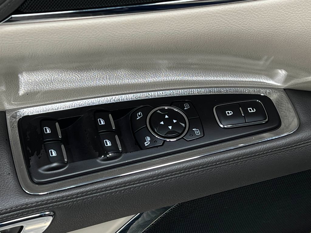 Used 2017 Lincoln Continental Select w/ Climate Package image 18