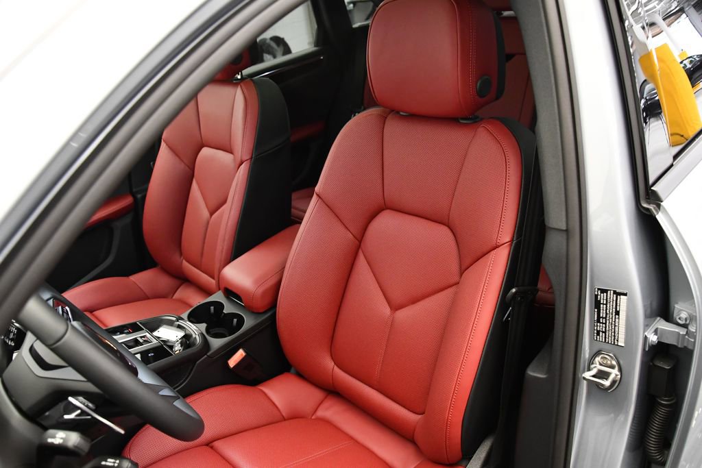 Used 2025 Porsche Macan Turbo image 42