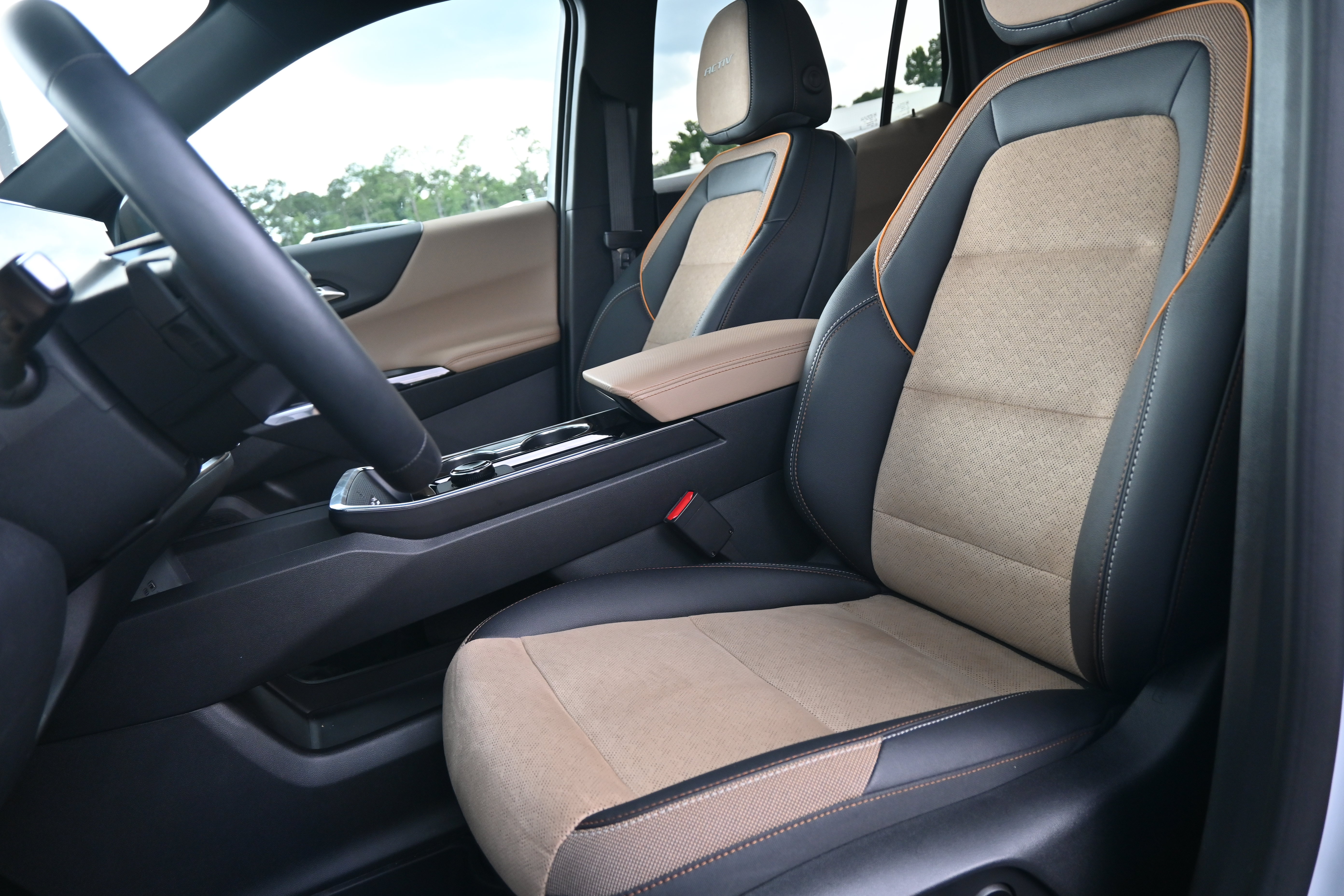 New 2026 Chevrolet Equinox ACTIV w/ Safety and Technology Package AWD/4WD image 16