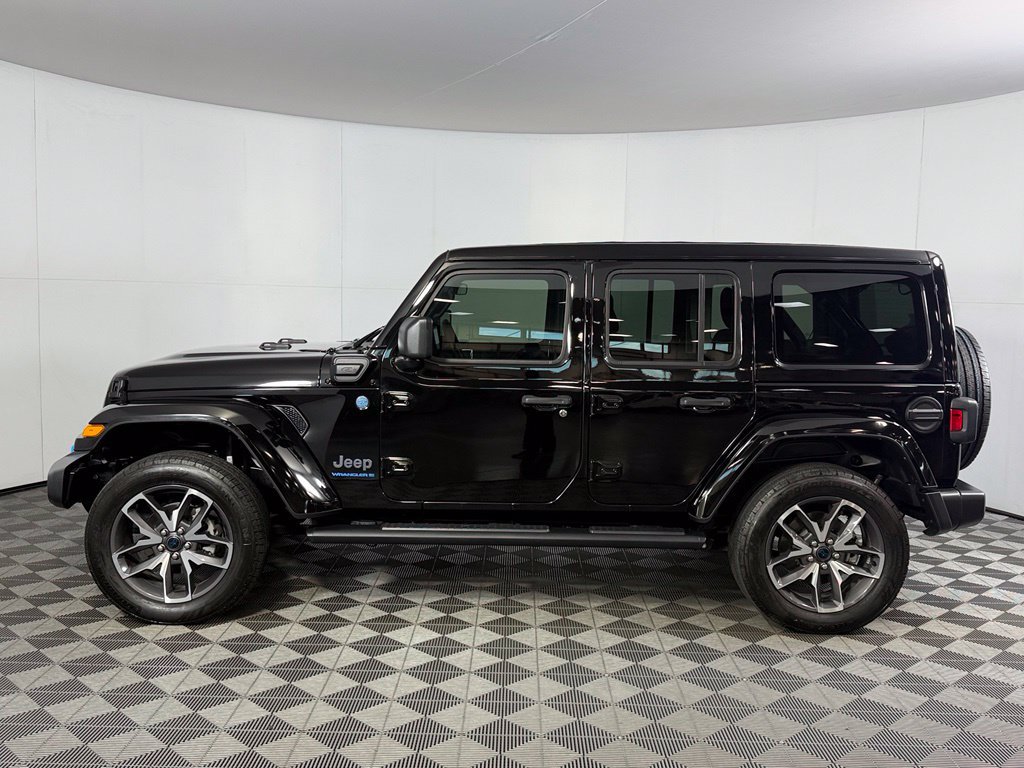 Used 2024 Jeep Wrangler Unlimited AWD/4WD image 11