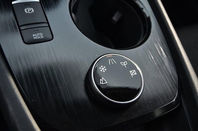 Used 2024 Nissan Rogue SV image 16