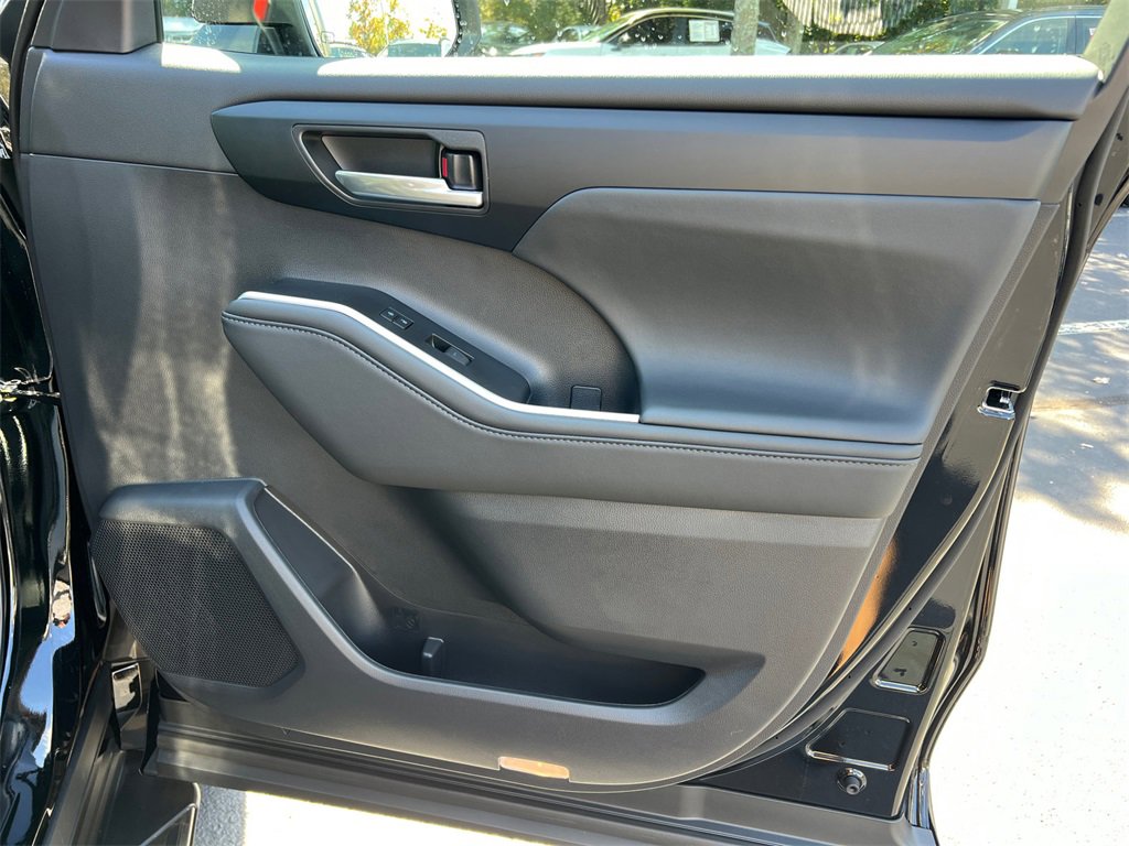 New 2026 Toyota Highlander XLE image 14