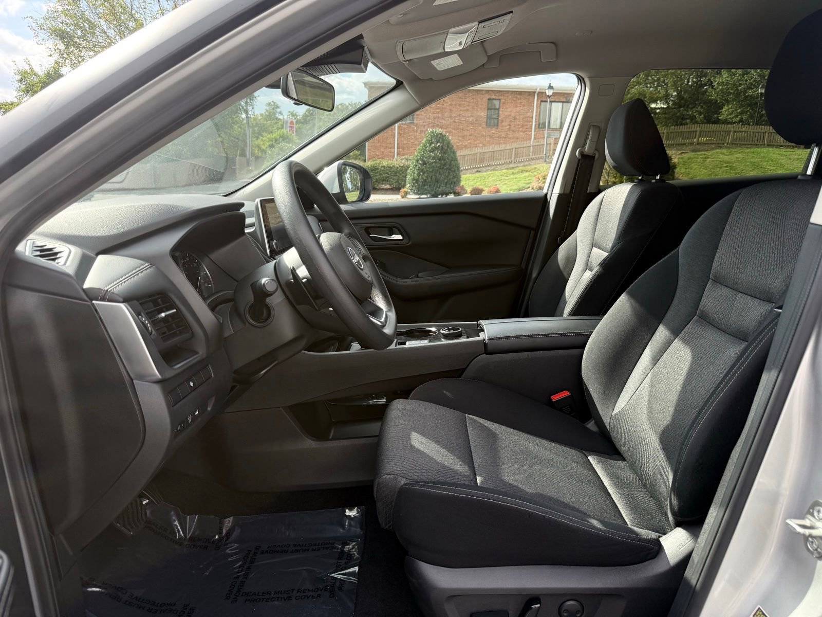 Used 2024 Nissan Rogue SV image 12