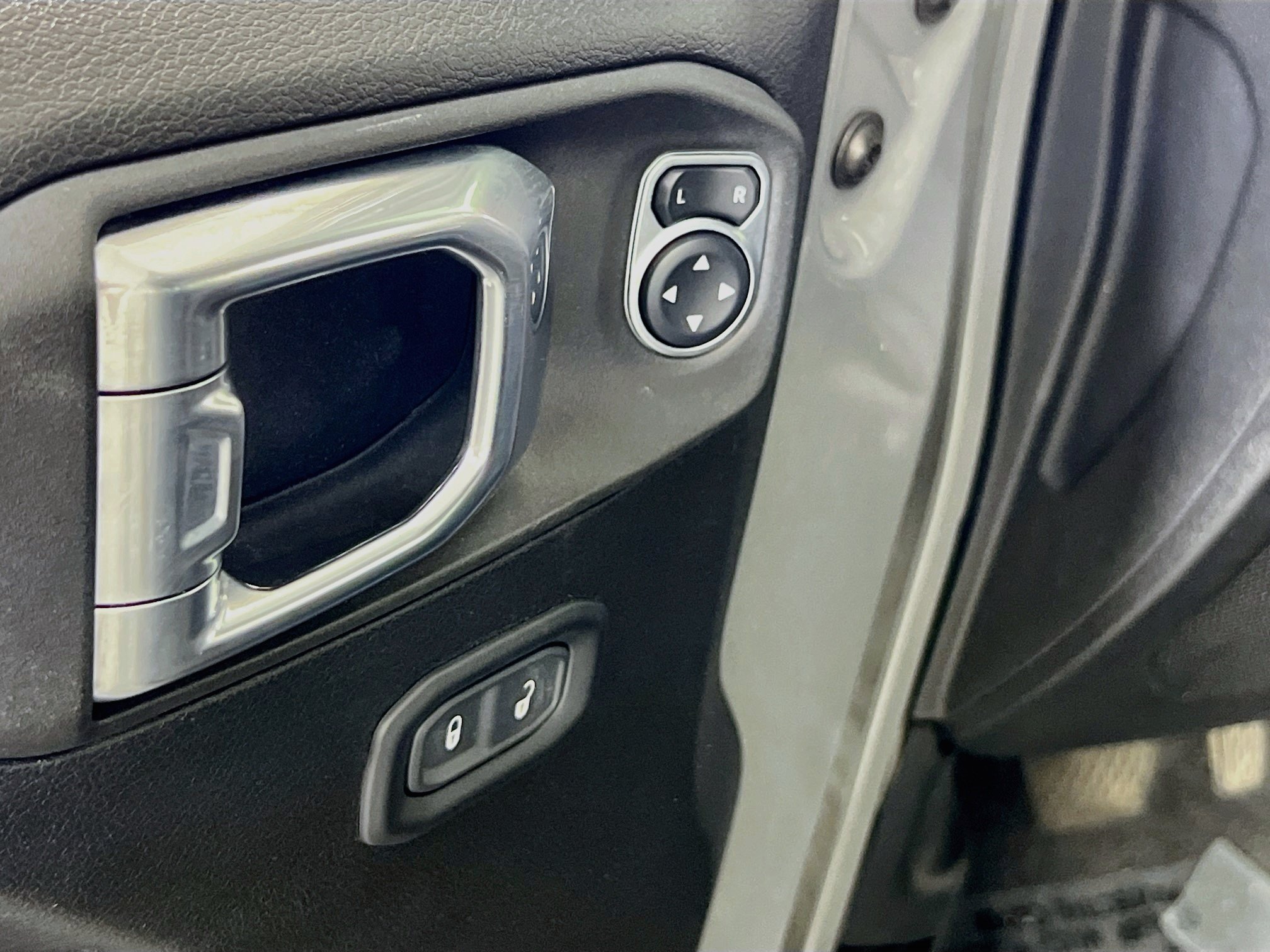 Used 2021 Jeep Wrangler Unlimited Rubicon AWD/4WD image 18