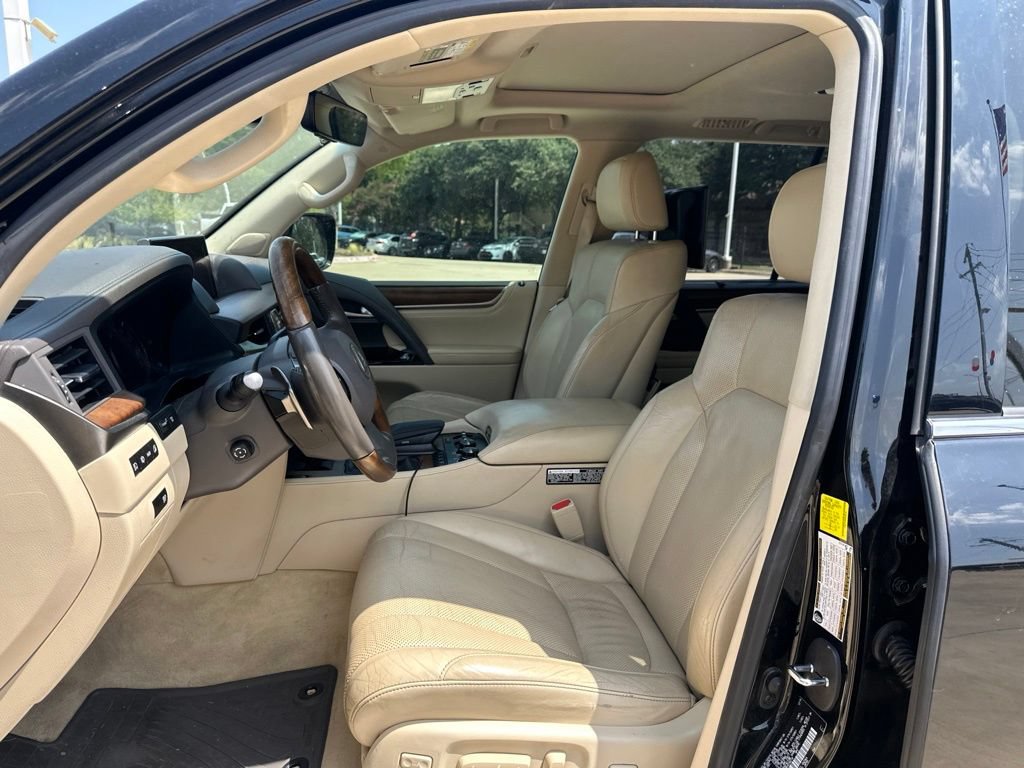 Used 2017 Lexus LX 570 4WD w/ Luxury Package image 9