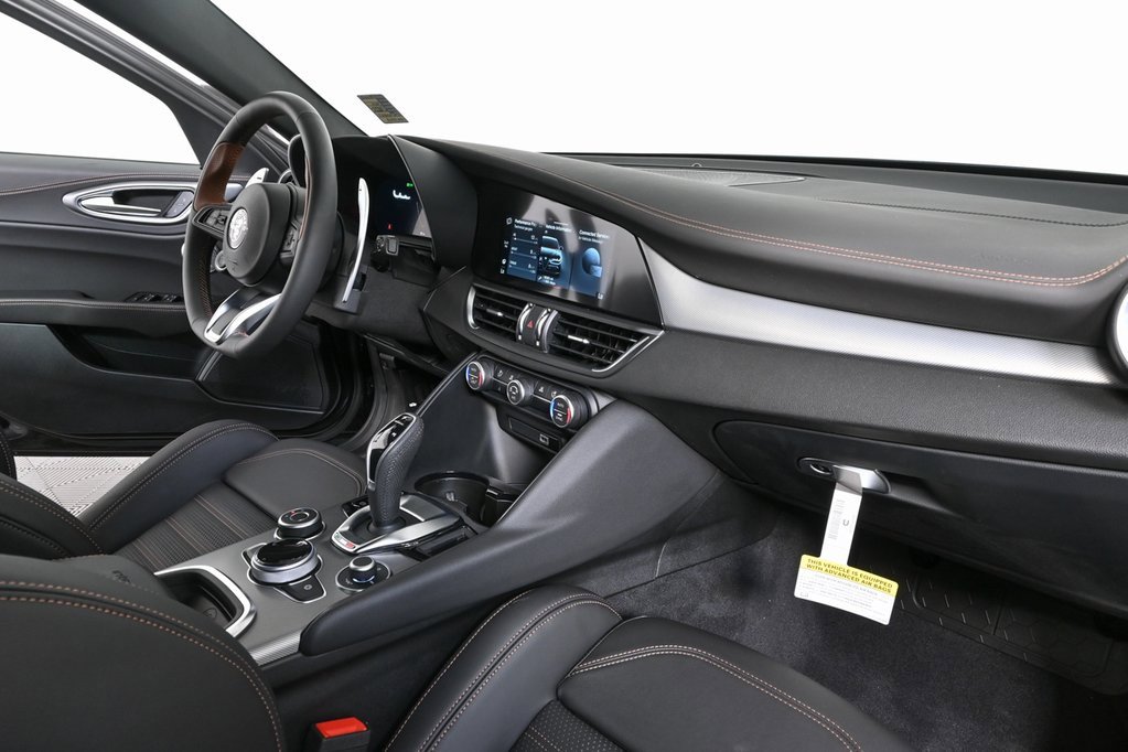 New 2025 Alfa Romeo Giulia w/ Driving Assist Package image 19