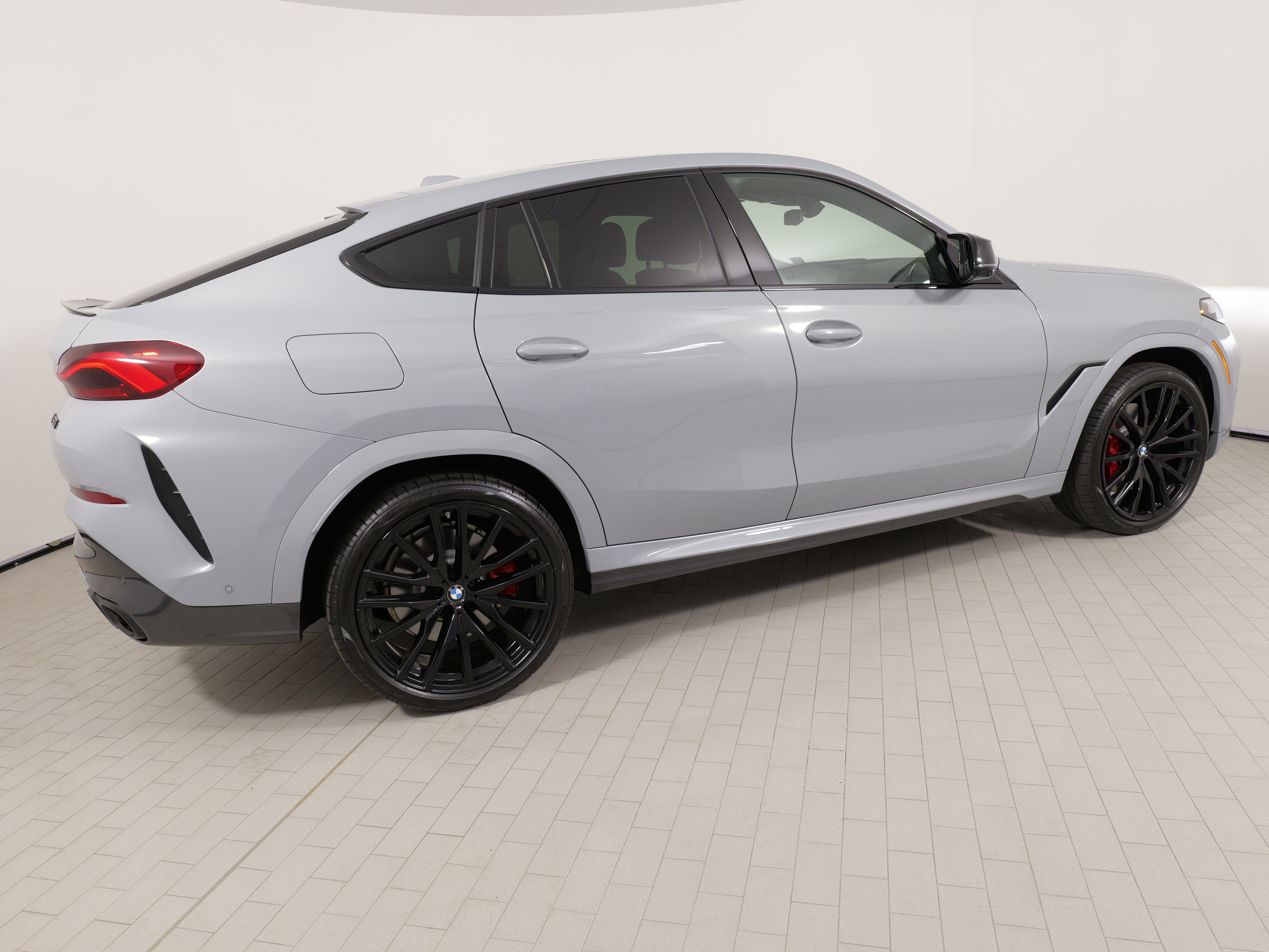 Used 2025 BMW X6 M60i AWD/4WD image 10