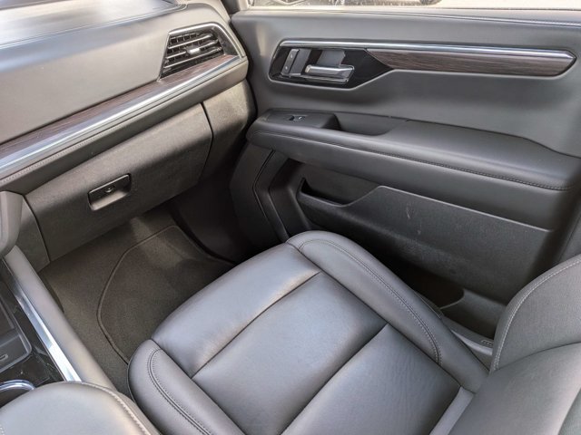 Used 2025 Chevrolet Suburban LT AWD/4WD image 16