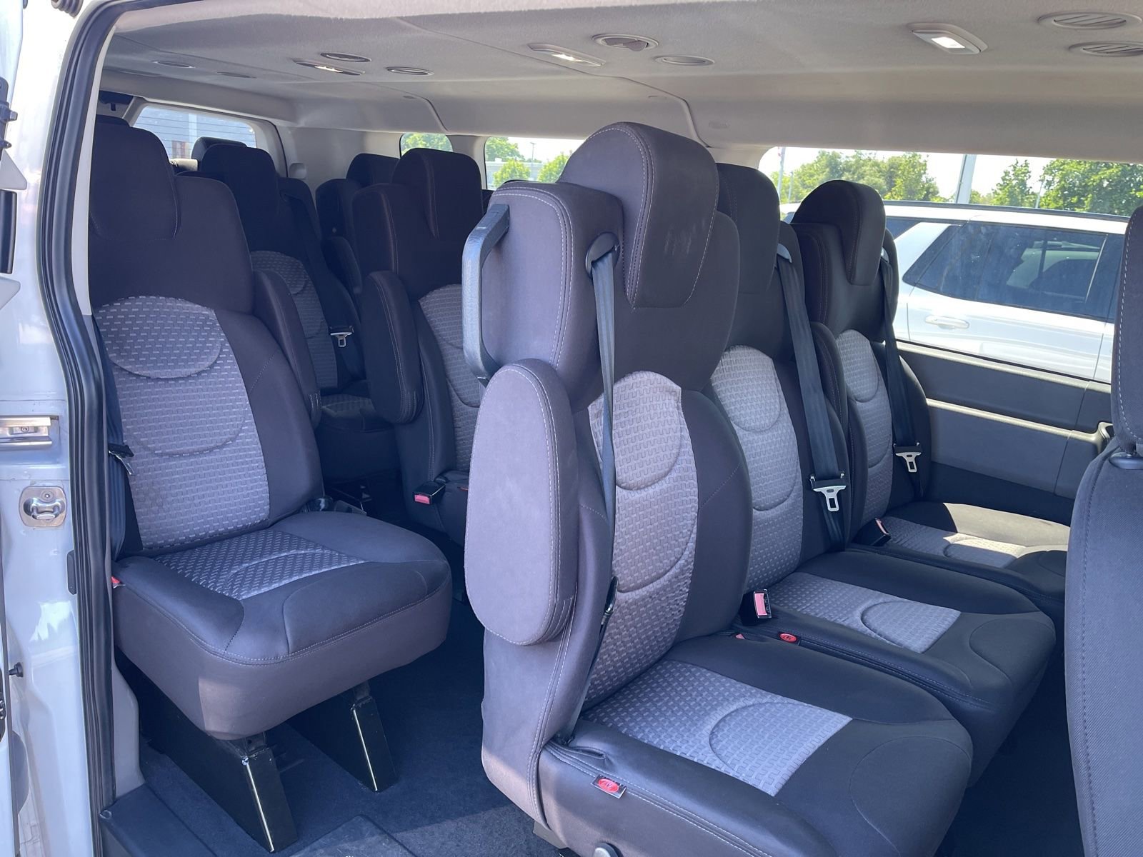 Used 2023 Ford Transit 350 XLT image 3