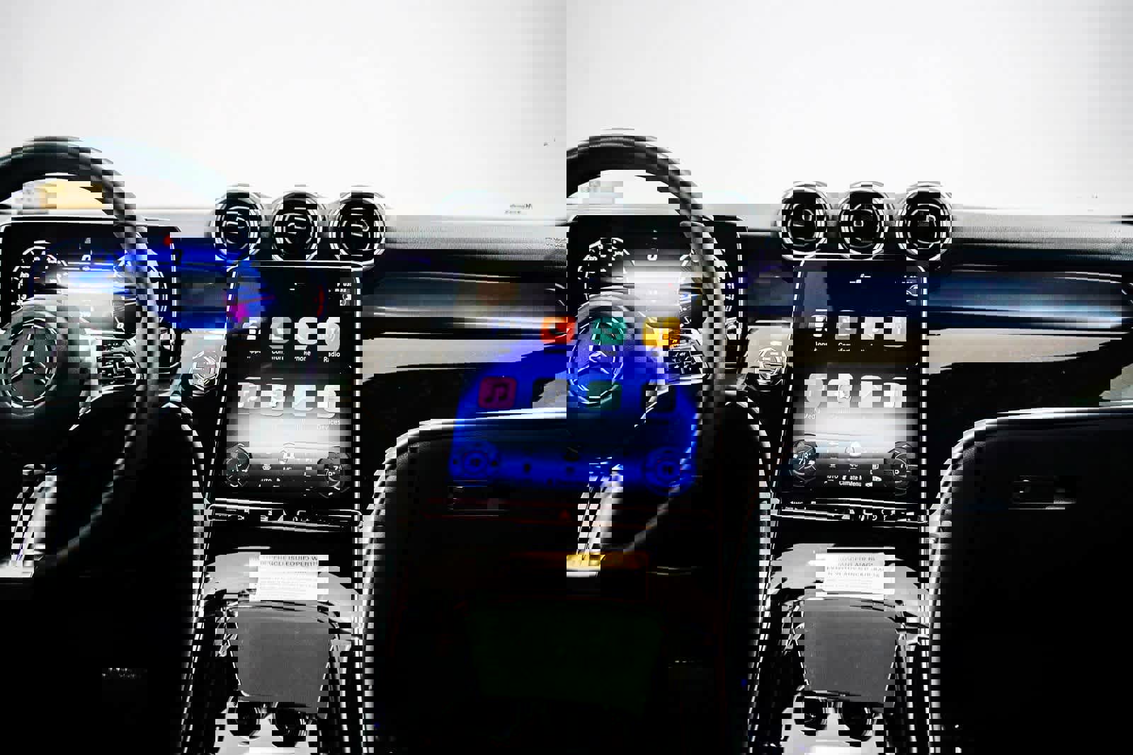 Used 2025 Mercedes-Benz GLC 300 image 12