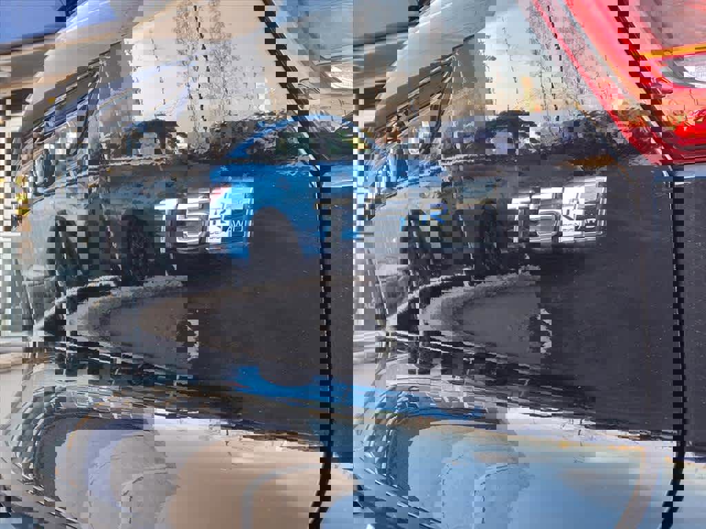 Used 2019 Volvo XC40 T5 R-Design image 7