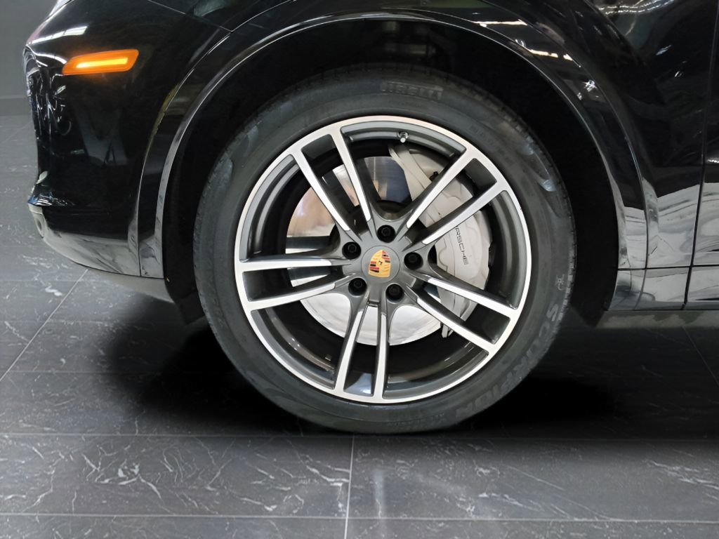 Used 2023 Porsche Cayenne Turbo image 9