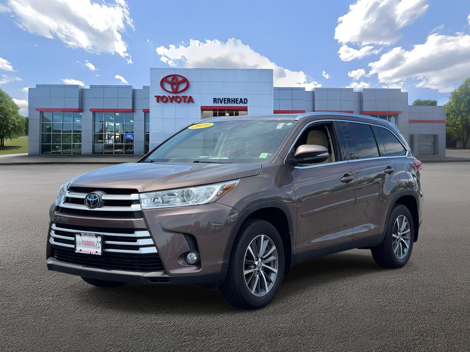 Used 2019 Toyota Highlander XLE AWD/4WD image 1