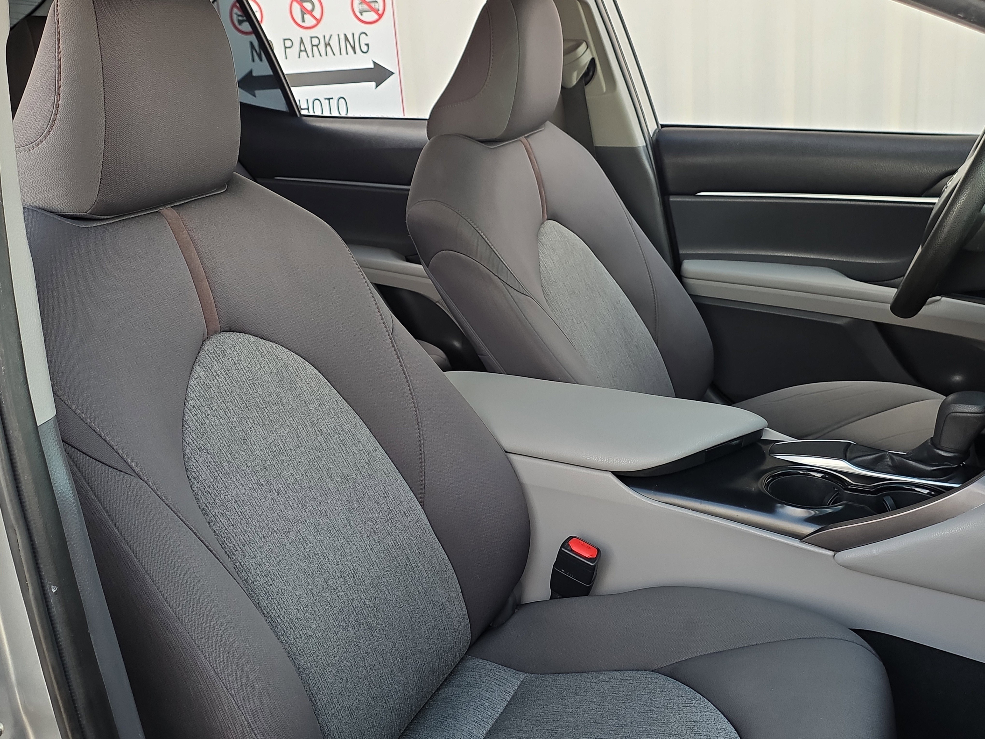 Used 2019 Toyota Camry LE image 29