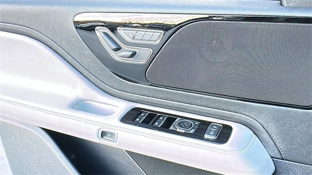 New 2026 Lincoln Aviator AWD image 27