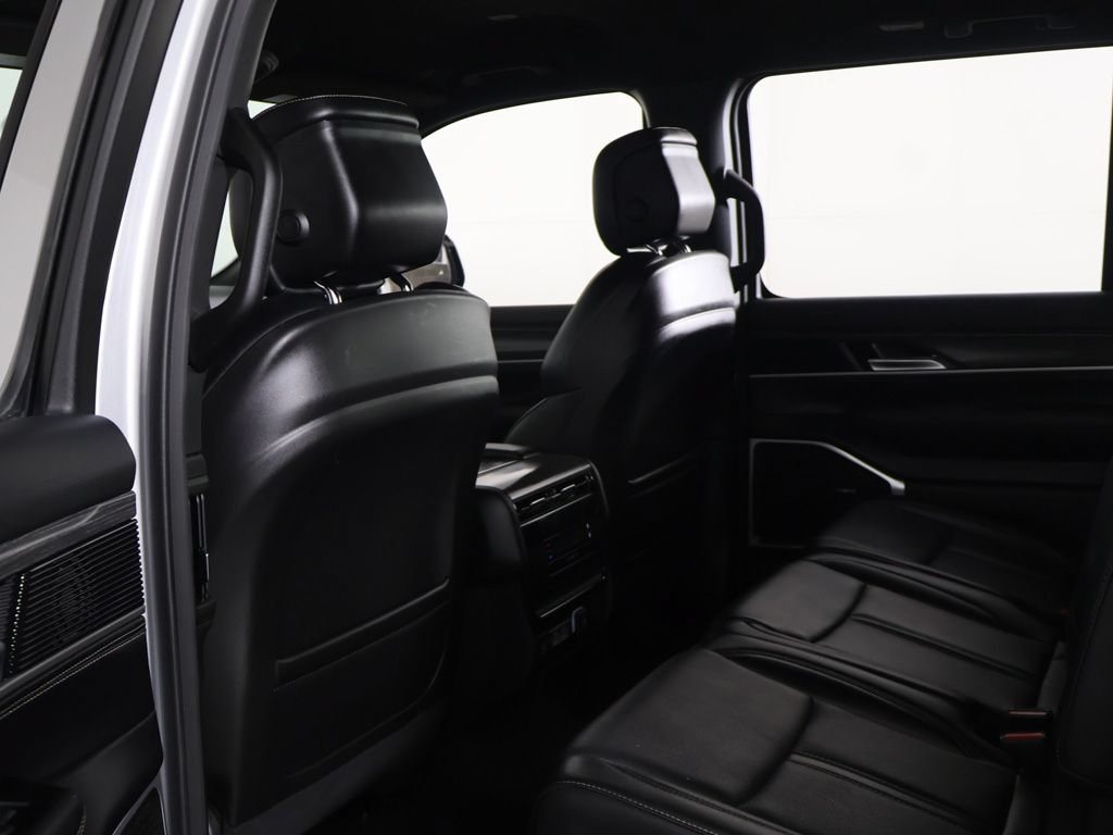 Used 2024 Jeep Wagoneer Series II w/ Flexible Seating Group AWD/4WD image 30