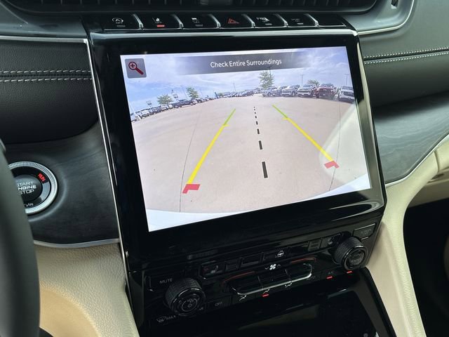 Used 2025 Jeep Grand Cherokee Limited RWD image 15