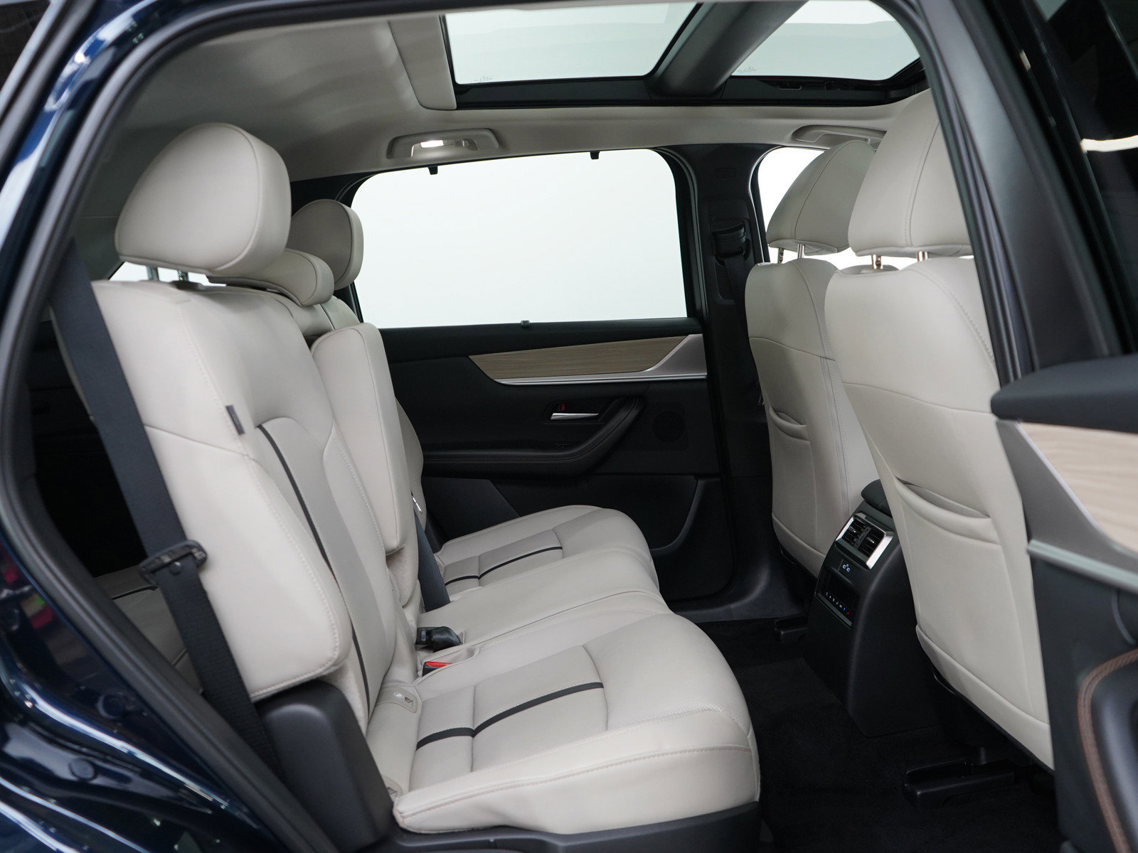 Certified 2025 MAZDA CX-90 Plug-In Hybrid w/Premium Sport image 12