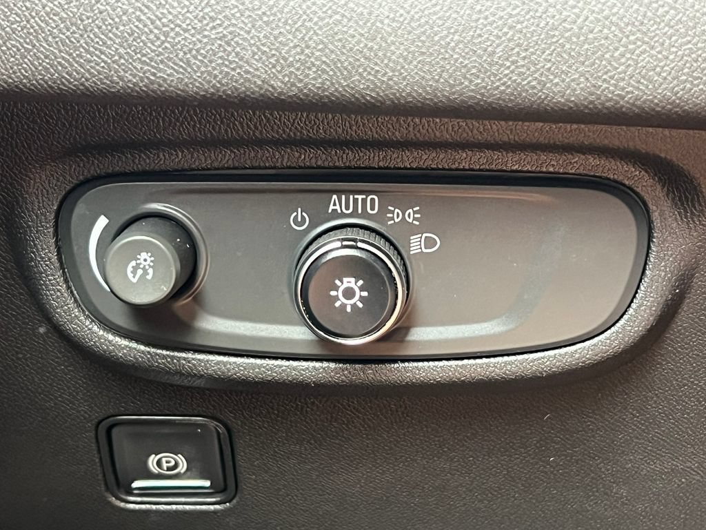 Used 2020 GMC Terrain SLE w/ Driver Convenience Package AWD/4WD image 19