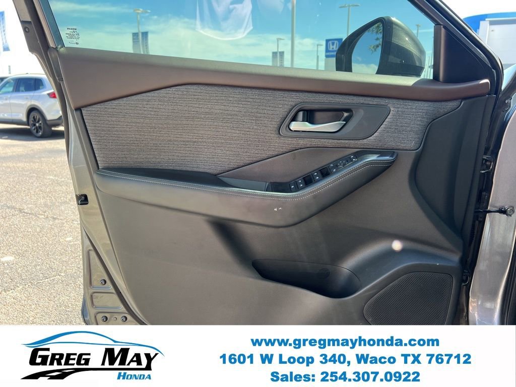 Used 2023 Nissan Rogue SV FWD image 21