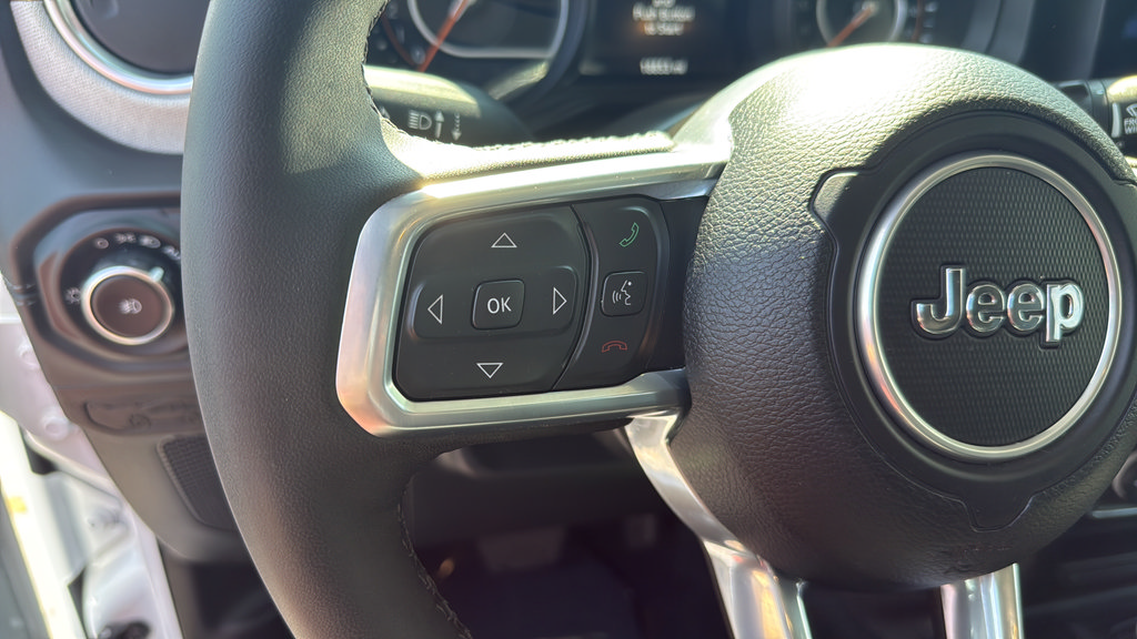 Used 2025 Jeep Wrangler Unlimited Sahara AWD/4WD image 27
