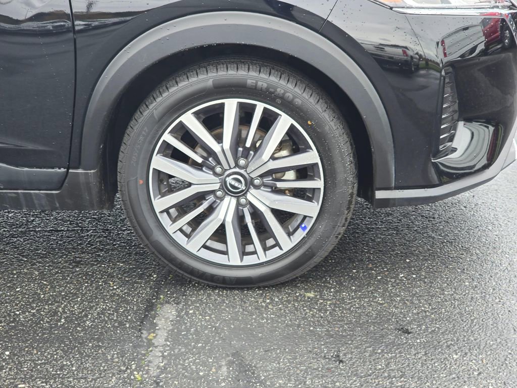 Used 2024 Nissan Kicks SV image 2