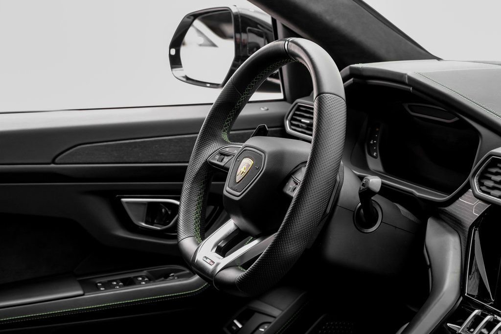 Used 2021 Lamborghini Urus image 11