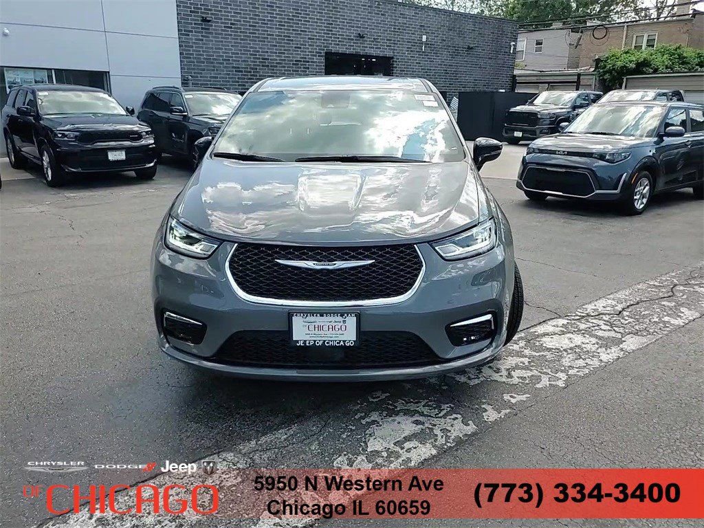 New 2025 Chrysler Pacifica Select FWD image 2