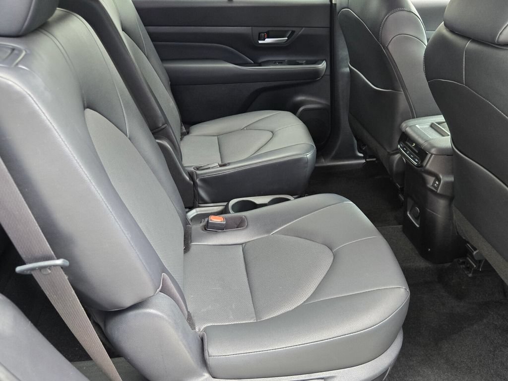 Used 2024 Toyota Grand Highlander AWD Hybrid image 19