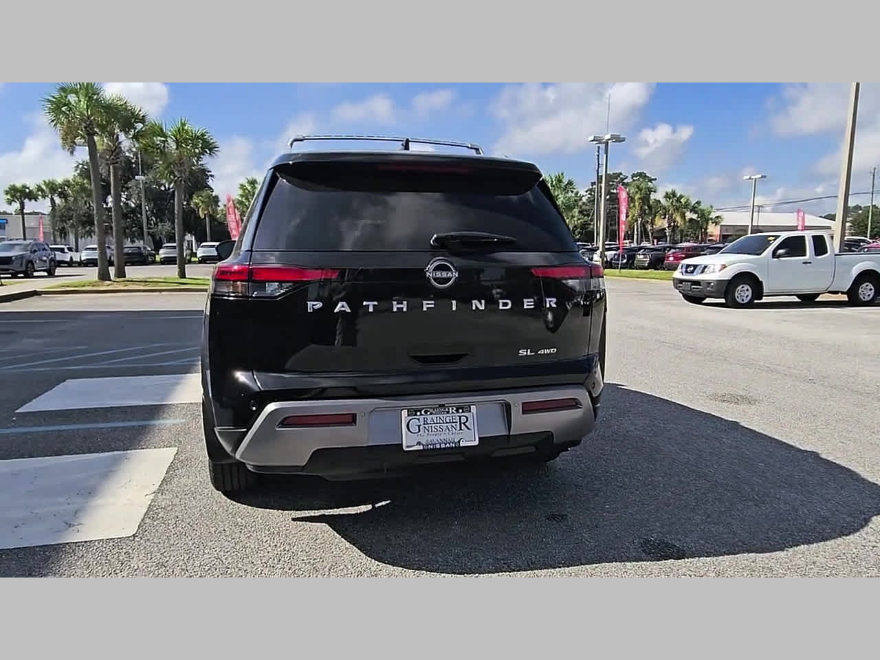 Used 2023 Nissan Pathfinder SL AWD/4WD image 32