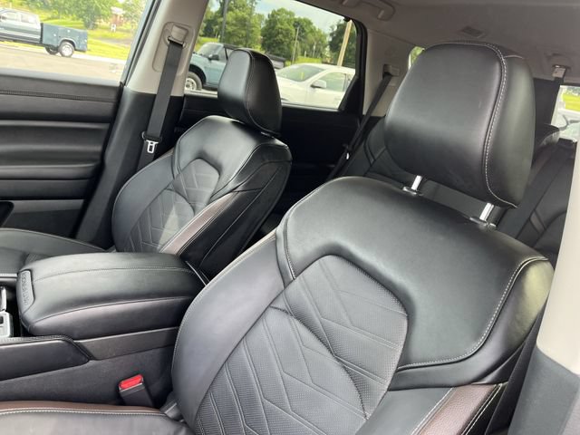 Certified 2025 Nissan Pathfinder Platinum w/ Cargo Package FWD image 11