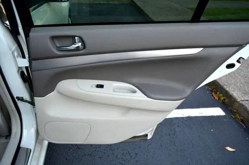 Used 2015 INFINITI Q40 w/ Moonroof Package image 15