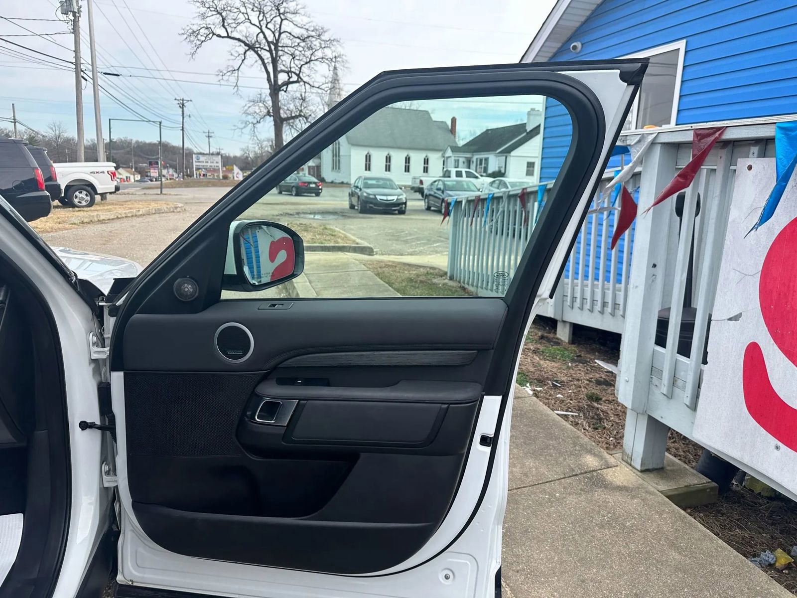 Used 2018 Land Rover Discovery HSE image 19