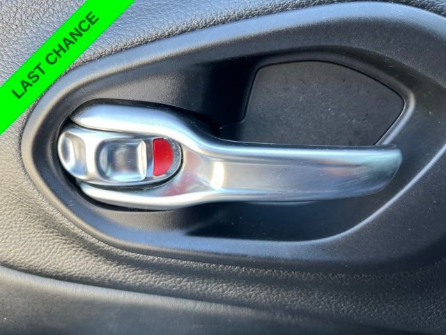 Used 2018 Jeep Cherokee Limited FWD image 10
